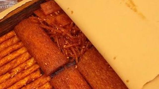 这个小包辣条，还是小时候的味道，小小一包刚刚好！ #好吃到停不下来 #追剧小零食 #辣条