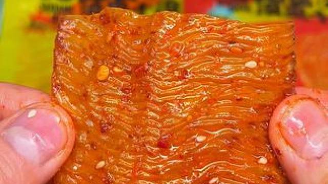 这个辣条真的又辣又好吃！麻麻辣辣的，好过瘾！ #无限回购的辣味小零食推荐 #好吃到停不下来 #追剧小