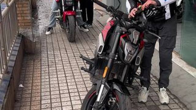 感谢兄弟支持，周末小分队出发了。#热爱机车热爱生活 #让骑行成为一种生活 #租摩托车