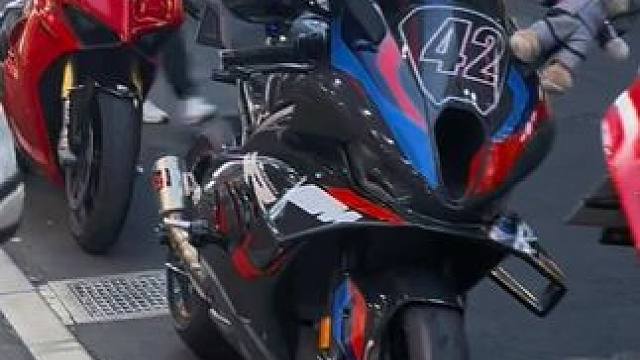 这四辆车，加一起不得值20万啊？#杜卡迪 #宝马 #杜卡迪V4S #m1000rr雷霆版 #超跑