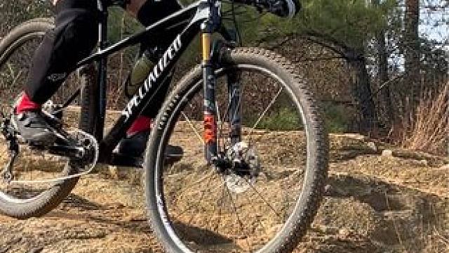 下B线的一个落差点 感觉推的还可以#山地车越野 #山地自行车 #山地骑行 #极限运动 #山地车xc