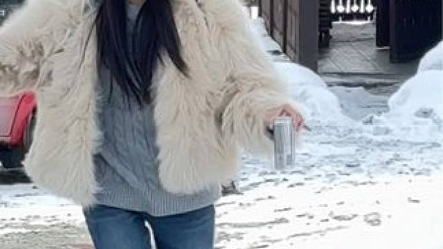 “珍惜让你快乐和幸福的时光，它们是短暂的！”