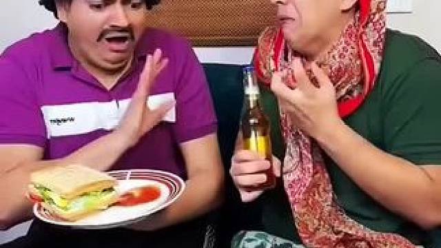 弟弟为了独吞三明治，假装把牙齿弄掉！#看一遍笑一遍 #意想不到的结局 #万万没想到 #沙雕老外 #这