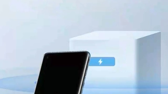 不需要插线，在房间内去随便就可以无线充电。