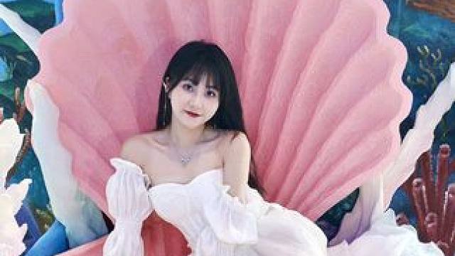 传说中你为爱 甘心被搁浅
#拍照 #美人鱼 #海边 #氛围感