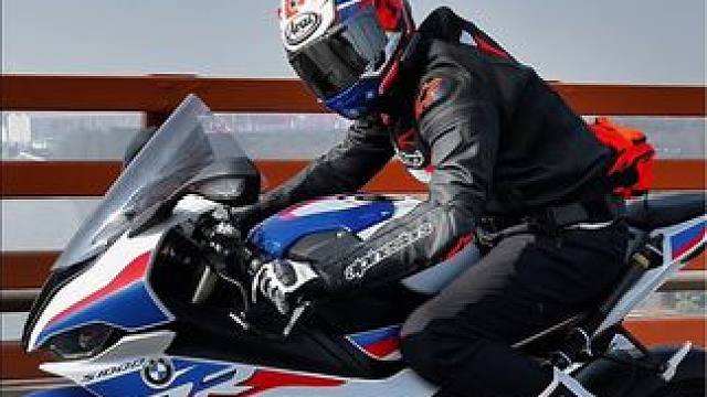 去骑车吧！去追寻属于你的风和自由！#机车 #s1000rr #每一帧都是热爱 #风和自由 #机车男孩