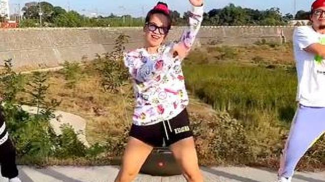 舒适尊巴健身舞LAGABOG #魔性律动 #一起跳舞 #舒适尊巴舞 #户外舞蹈 #原创编舞