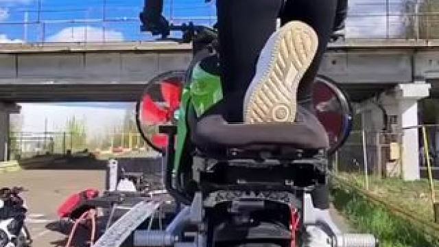 #摩托车领航计划 国外女骑都这么猛的么！#机车 