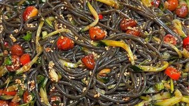 这样做的凉拌蕨根粉，酸辣爽口，口感劲道，刚上桌就被光了#蕨根粉凉拌做法