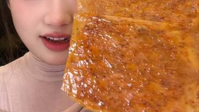 网上火的平价追剧零食来咯 #辣条 #平价零食 #年货零食 #零食测评 #猪蹄