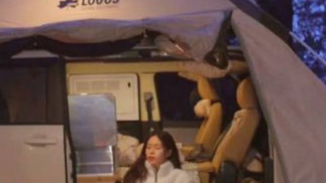 雨中独自舒适的汽车露营，烤虾、奶茶咖啡，享受慢生活。#户外露营  #帐篷  #慢生活