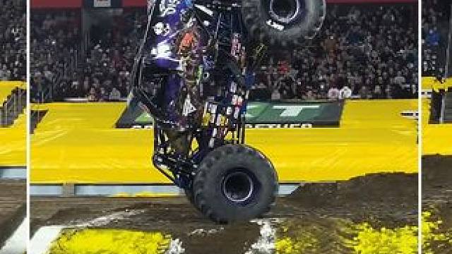 这不是遥控车，这是有驾驶员再开的大脚车！ #大脚车#汽车赛事