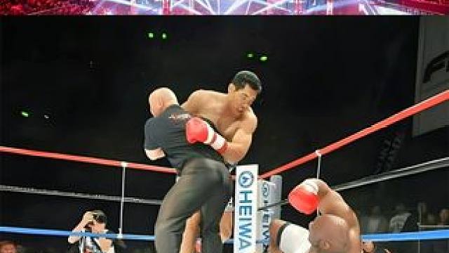 2米1傻大个成幸运拳王，3场比赛出场费飙至120万，顶尖高手都羡慕 #mma综合格斗 #UFC #董