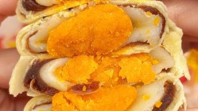 今年春节送礼就送这个雪媚娘蛋黄酥，口感松软，满满馅料，好吃又不腻#蛋黄酥#雪媚娘#年货#零食推荐