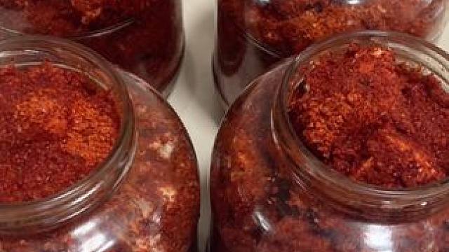 做了10斤我们这边最传统的霉豆腐，看看和你们家乡的有什么区别，10斤放了一斤盐，一斤半辣椒粉，100