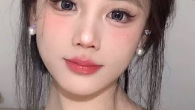 错过会哭！深瞳水光感大直径分享
#大眼睛#氛围感#不一定斩男但一定斩女#分享妆容