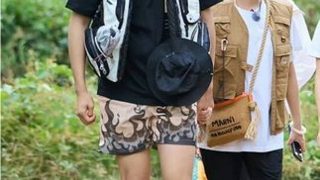 金莎回应与孙丞潇年龄争议，坦言自己不在意，还拿白娘子许仙对比#金莎 #孙丞潇 #娱乐八卦 