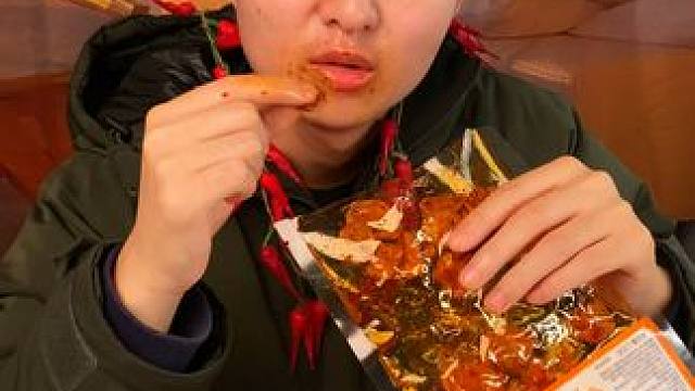 这个比夜市都好吃的烤面筋零食，你们一定要尝试一下！！！#好吃到停不下来 #妈呀太香了 #追剧小零食