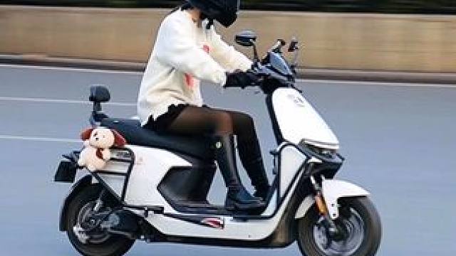 年底啦总结一下，喜欢机车的人少的可怜，请大家点亮红心，赏我一条评论#西安机车街拍 #南门追焦 #西安