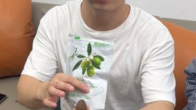 吃一次爱上的潮汕榄子，个头饱满，清甜爽脆，满满汁水，吃完还会回甘！#甘草橄榄#零食推荐#男士必备