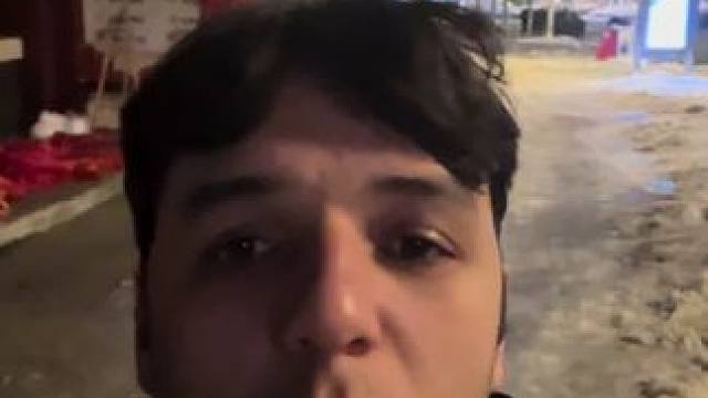 外国小伙在湘潭看雪，激动地说湖南话了，以为回到俄罗斯了！#湖南话 #湖南大雪 #南方下雪了 #湘潭