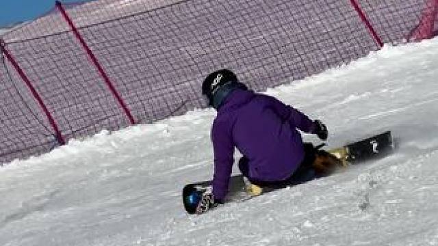 刻滑的尽头是硬鞋
#刻滑 #滑雪 #全民冰雪季 #金牌滑雪教练 #你的滑雪bgm够燃吗