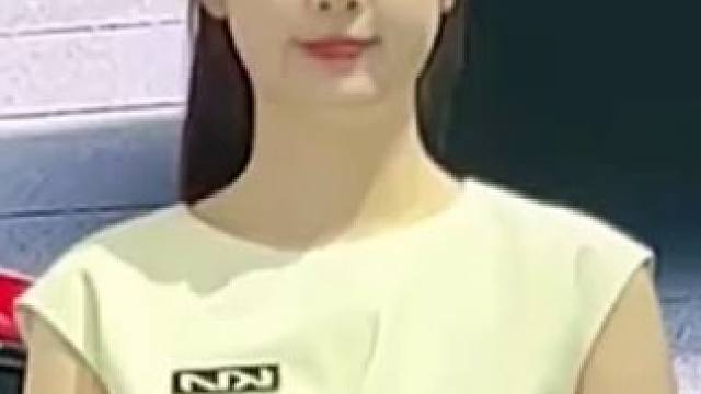 #车展模特 #模特美女 #全网笑容最治愈女孩 #养眼 倾城一笑 靓车 极品车模 车展美女 靓妹 你的