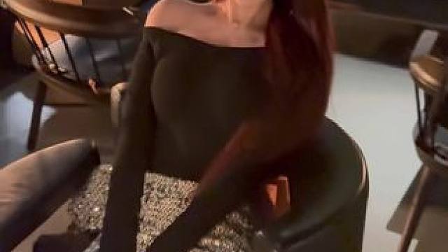 她说难过的眼睛就像柏林的一场雾
#氛围感 #咖啡店拍照 #ootd穿搭