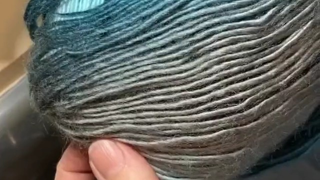 怪不得带上帽子还冻手，原来是缺少了灵魂