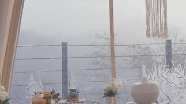 你以为这是五星级酒店吗？它只是个帐篷 #露营 #雪地露营 #充气帐篷