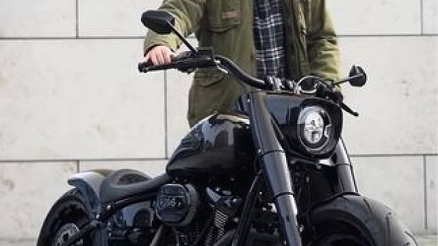 硬汉配重机 #复古机车 #哈雷肥仔 #哈雷软尾司令 #机车改装 #重机