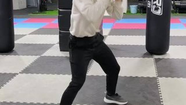 #拳击 学了2周 应该还行吧#日常训练 #空击 #冬训 #实用拳法