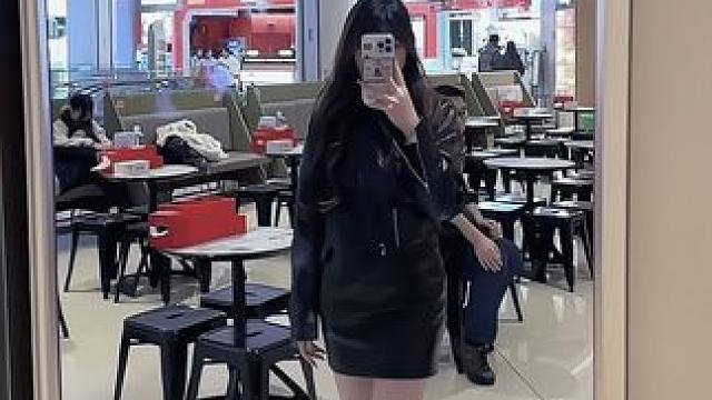 #对镜拍 #腿长一米八 #黑色系 #辣妹不怕冷 #请和我约会 不做谁的小宝贝只做自己的女王