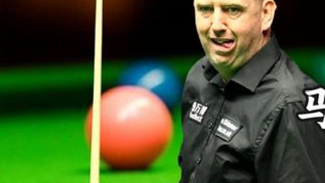 仅剩两颗彩球，马叔被超13分故意不认输，塞尔比也惨遭磨功折磨 #台球 #斯诺克 #塞尔比 