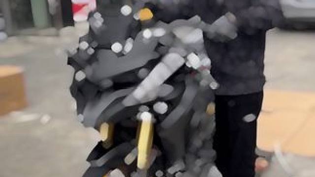 快把你女朋友的钱拿过来买这台车，你带她去旅游