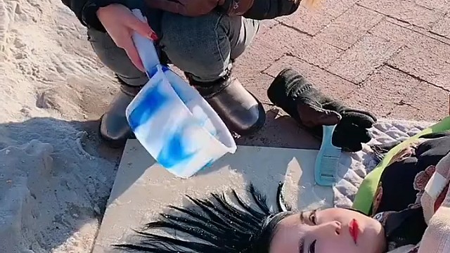 坐起来那一下子我就憋不住了。。。黑山老妖啊哈哈