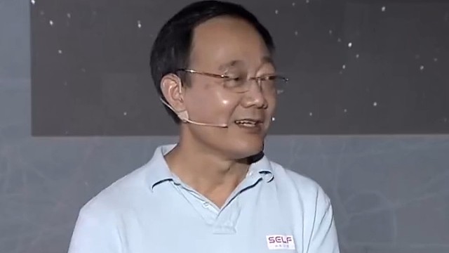 天文学家第谷与人打架被削掉鼻子，在皇宫陪国王喝酒，憋尿憋死了