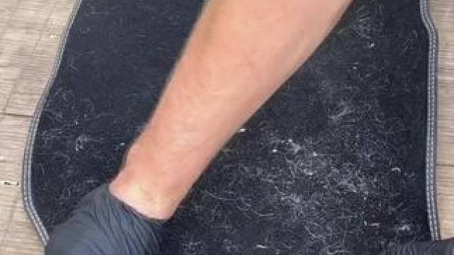 汽车脚垫或坐垫的猫毛狗毛就用这个刮