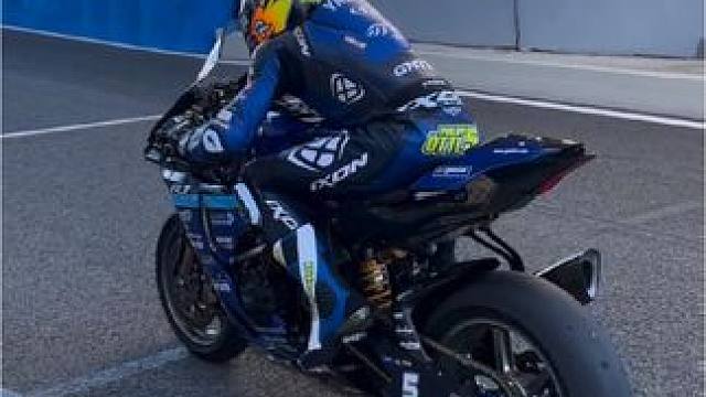 #wsbk 雅马哈R1赛车弹射起飞测试#专业动作请勿模仿