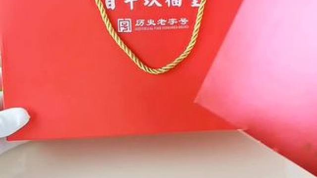 拜年抓鸡送鸭， Out了！今年送点上档次有面子的，这款进口鲜炖燕窝现在优惠活动力度大，可以多囤几盒！