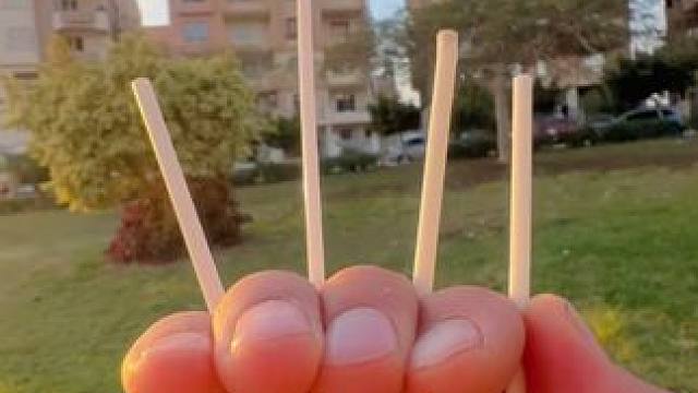 哇哦，好好吃啊#沙雕 #搞笑 #随手拍 #旋转棒棒糖 #老外真会玩