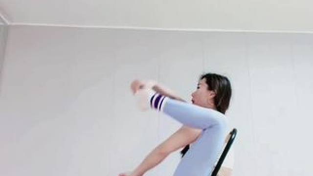 #一字马 #瑜伽 #自律遇见更好的自己 我想问问你们过年，有没有需要租女朋友一起回家过年的？