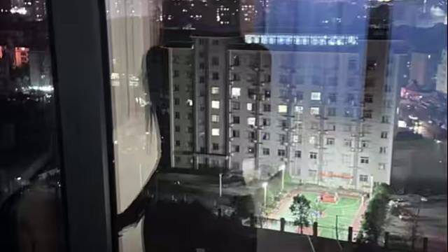 “我不是谁刻骨铭心的常青树，我只是一段路”