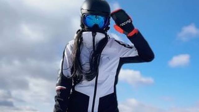 宝贝晚安，宝贝早点睡
#冬天该有的样子 #体拓 #poc #滑雪