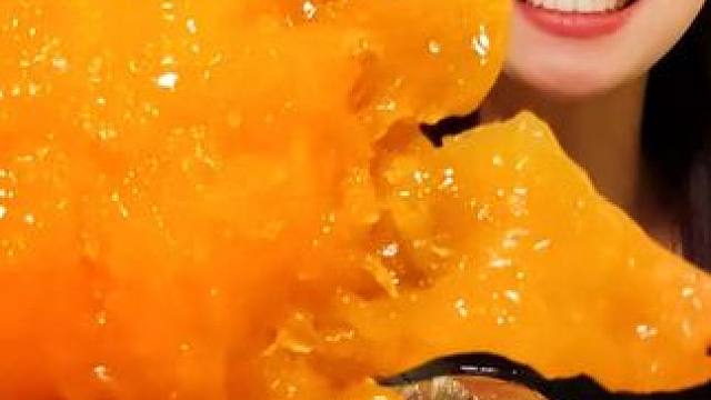 东北人“掏老底”安利，一口沦陷，不尝绝对后悔！ #冻梨 #东北 #水果 #东北水果 #冻柿子 #好吃