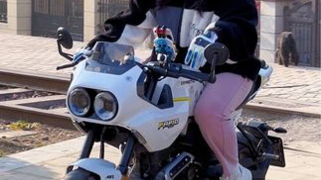 出太阳了，出来溜车呀！#日常溜车 #女骑 #骑车看风景