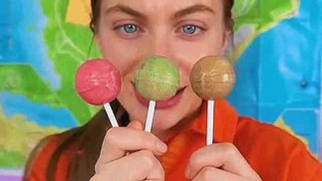 #国外视频分享 #老外真会玩 棒棒糖加鲜牛奶，这真的是绝配啊