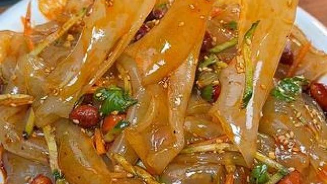 这样拌的大拉皮，Q弹爽滑，口感劲道，还解油腻，刚上桌就被抢光了#大拉皮