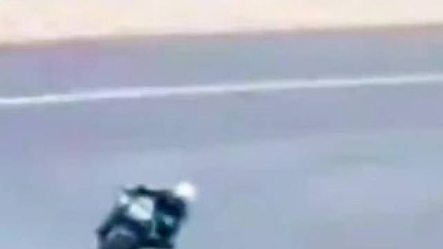 #motogp #摩托车比赛 #压弯 #滑胎过弯 #专业动作请勿模仿