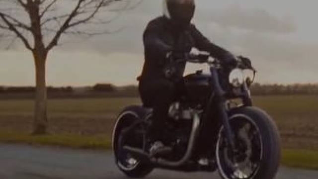 英伦巡航颜值一哥 #复古机车 #凯旋bobber #巡航摩托车